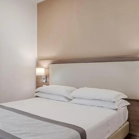 Hotiday Collection - Residenza Scarlatti Νάπολη